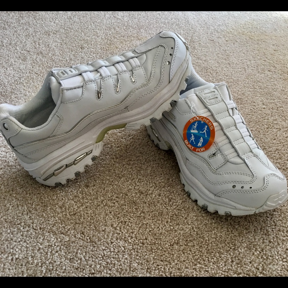 Skecher’s Energy 2 Flings White/Silver sneakers